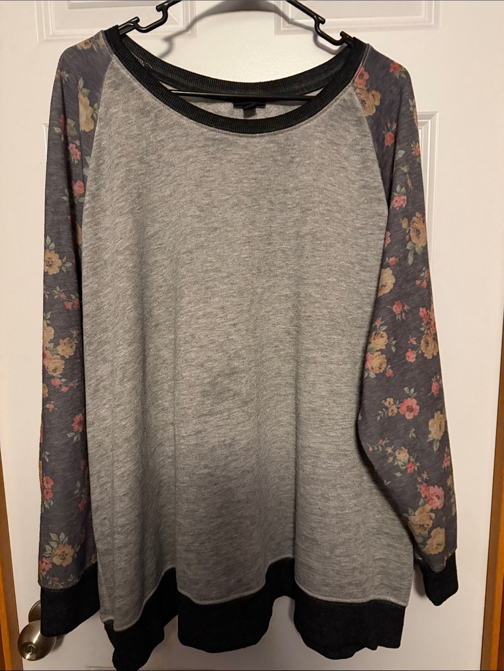 Torrid 4x Gray Pullover Sweatshirt with Floral Raglan Sleeves